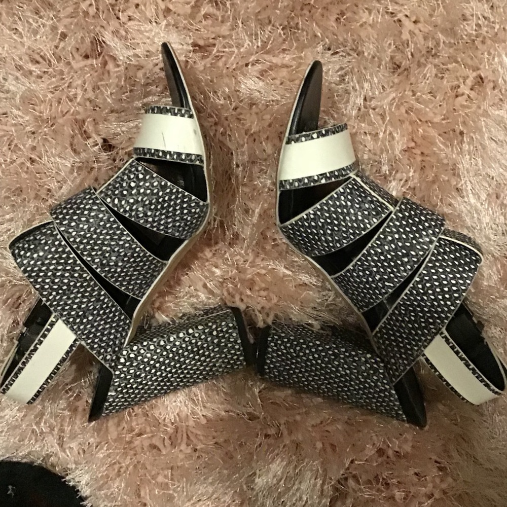 Sam Edelman Sandal - Picture 3 of 7